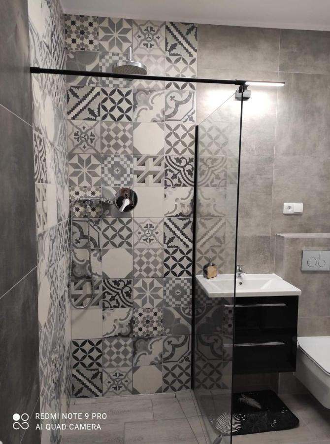 Urocze Studia W Lomiankach, 1- Z Sauna I Tarasem, 2- Z Kominkiem, 3- Ekonomiczne, 7Km Metro Mlociny Warszawa Łomianki Dış mekan fotoğraf